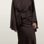 חליפת סאטן ג'ני חום