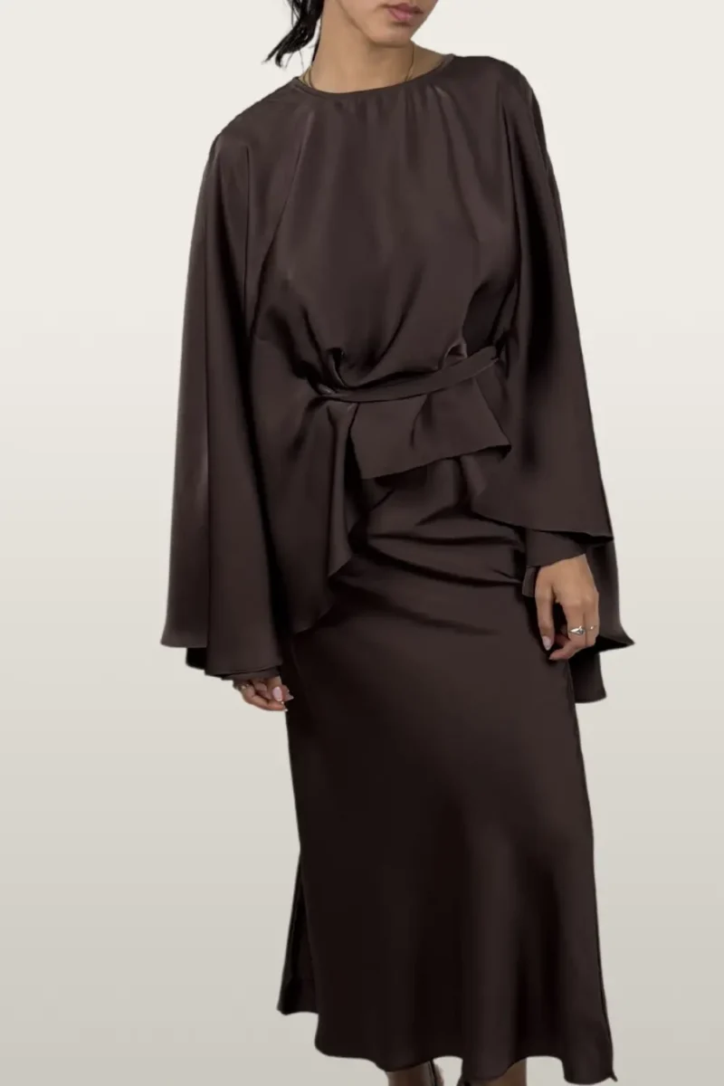 חליפת סאטן ג'ני חום